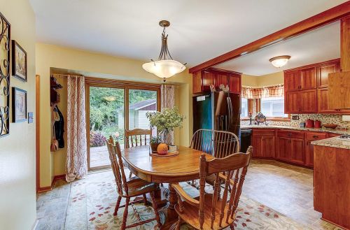 6038 Ironwood Ln, Milwaukee WI 53217-4423 exterior