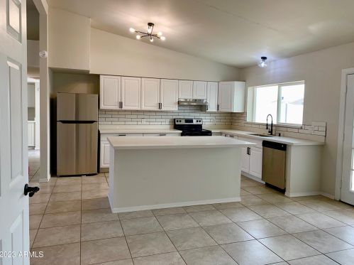 10921 Campbell Ave, Phoenix, AZ 85037-5406