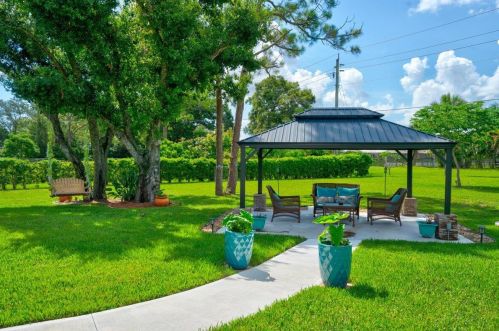 8470 Mizzen Dr, Boynton Beach FL 33472-2721 exterior