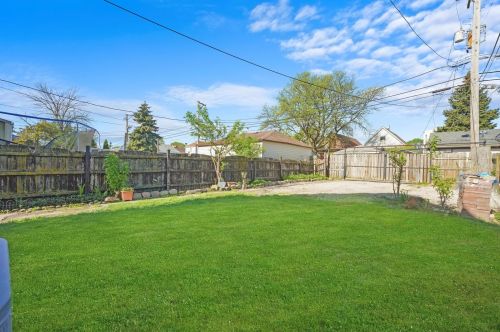 5120 Sawyer Ave, Chicago IL 60655-2413 exterior