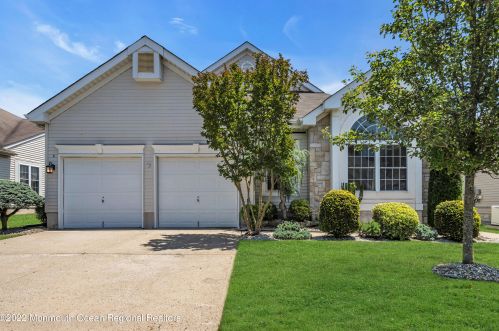 5 Cypress Point Ln, Jackson Twp, NJ 08527-4016