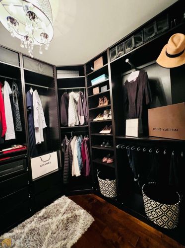 7690 Glisten Ave, Atlanta GA 30328-2498 exterior