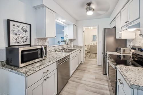 1096 Rordon Ave, Naples FL 34103-4577 exterior