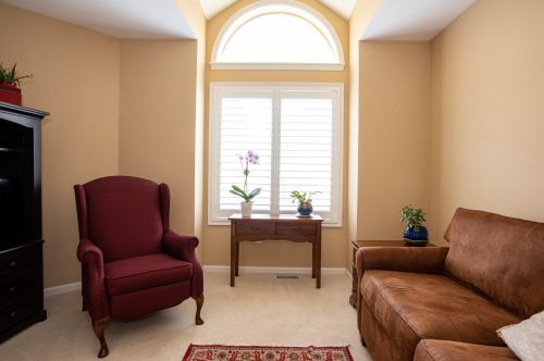 2242 Meadowglen Dr, Grand Rapids MI 49505-6302 exterior