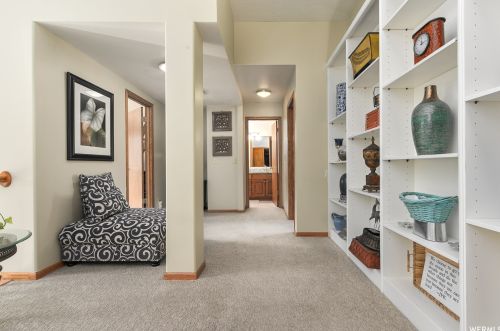 8842 Sunridge Dr, Sandy UT 84093-7044 exterior