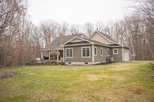 2 Camelot Dr, Worcester MA 01602-1318 exterior