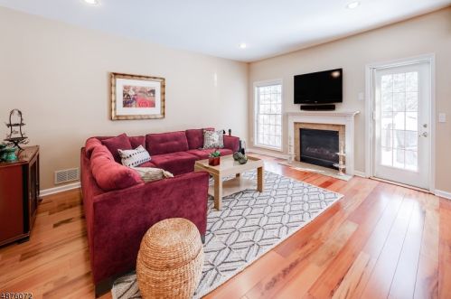 13 Winged Foot Dr, Livingston, NJ 07039-8219