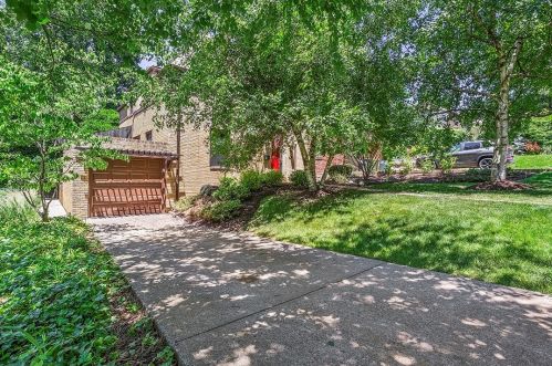 620 Crystal Dr, Pittsburgh, PA 15228-2527