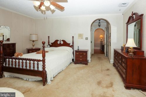 10 Ardmore Ave, Ardmore PA 19003-1017 exterior