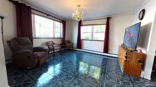 49 Lincoln St, Fairview NJ  07022-1928 exterior