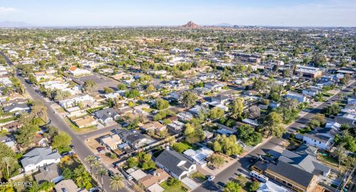 4239 42nd St, Phoenix AZ  85018-4207 exterior