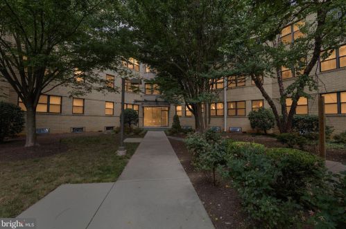 210 Oakwood St, Washington DC  20032-1754 exterior