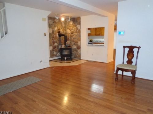 48 Sussex St, Fredon, NJ 07860-2530