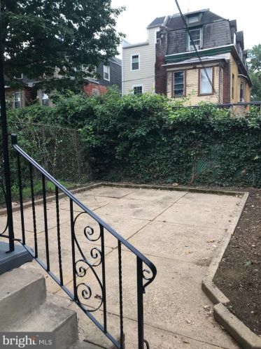 5026 Larchwood Ave, Philadelphia PA  19143-1625 exterior