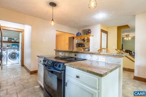 28 Turkeysag Trl, Bybee, VA 22963-2616