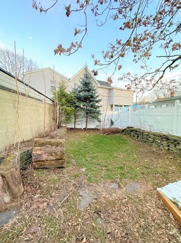 7 Grant St, Poughkeepsie NY 12601-2612 exterior