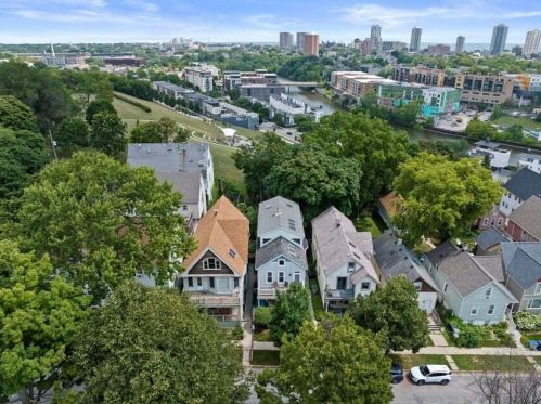 2044 Booth St, Milwaukee WI 53212-3406 exterior