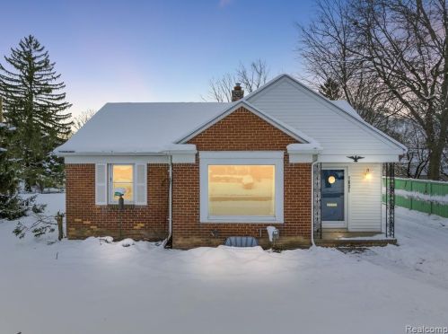 1631 Taunton Rd, Bham MI  48009-7203 exterior