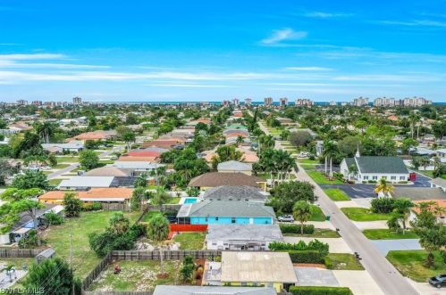 782 107 Ave, Naples FL 34108-1860 exterior