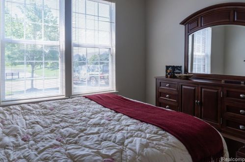 23583 Rossiter Dr, Macomb Township MI 48042-4846 exterior