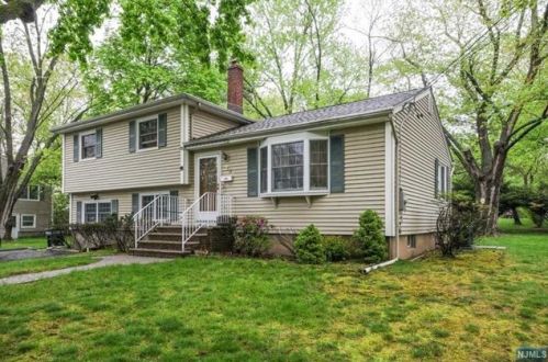 23 Asmus Rd, Closter NJ  07624-1301 exterior