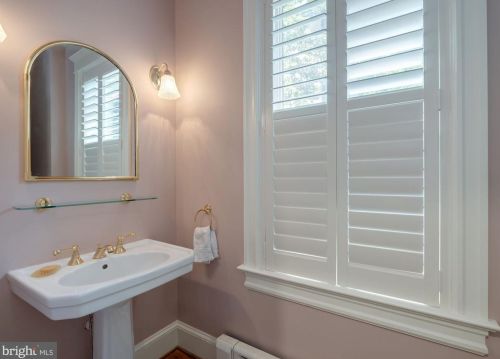 3928 Livingston St, Washington DC 20015-2921 exterior