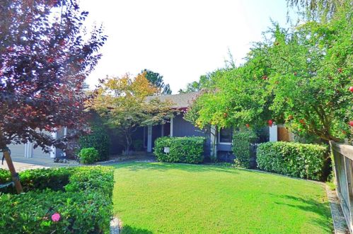 1422 Marina Cir, Davis, CA 95616-2625