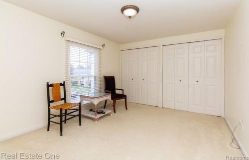 1439 Lantern Ln, Rochester MI 48306-4240 exterior