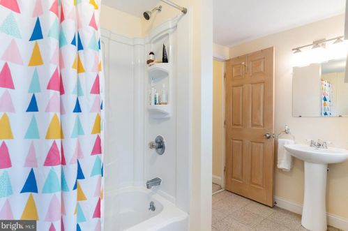 2572 Collins St, Philadelphia PA 19134-3710 exterior