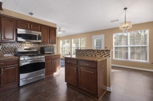 2725 Hillvale Cv Dr, Lithonia GA 30058-1856 exterior