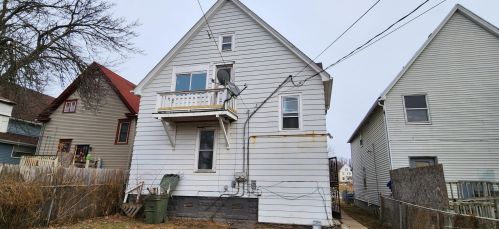 3283 8th St, Milwaukee, WI 53215-4709
