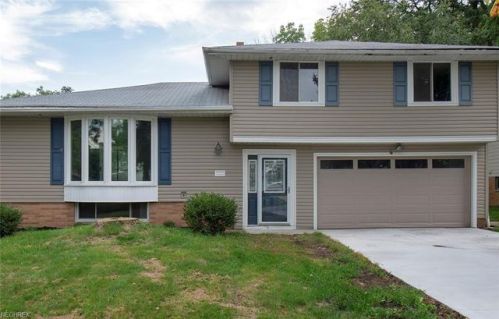 2489 Friar Dr, Cleveland, OH 44134-5501