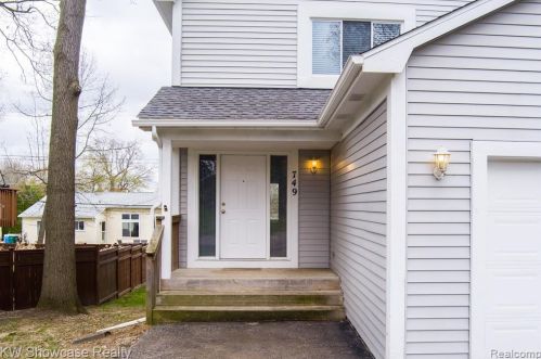749 Polvadera St, Commerce Township, MI 48382-3950