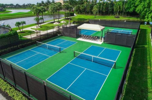 6871 Cairnwell Dr, Boynton Beach FL 33472-2960 exterior