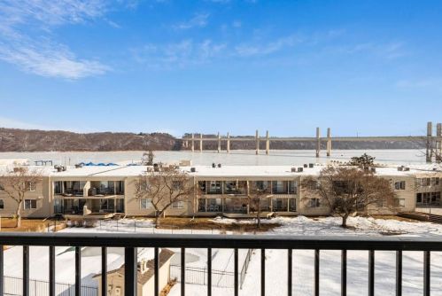 6325 Saint Croix Trl, Stillwater, MN 55082-6935