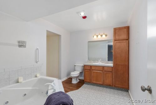 1730 Lisa Dr, Byron Township MI 49315-8006 exterior