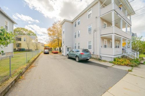 363 Logee St, Woonsocket RI 02895-6031 exterior