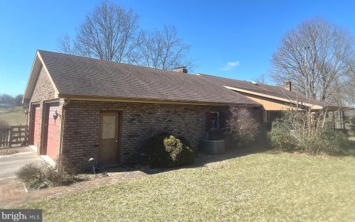 6445 Pamadeva Rd, Hanover, PA 17331-6811