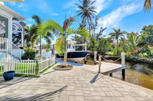 2654 Shoreview Dr, Naples FL 34112-5840 exterior