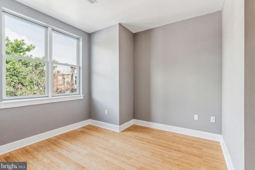 3146 Broad St, Philadelphia PA 19147-4919 exterior