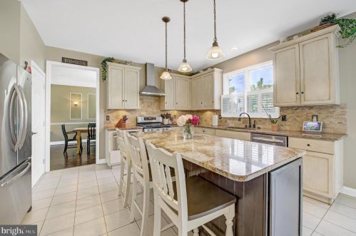 5 Cobblestone Ct, Columbus NJ 08022-1969 exterior