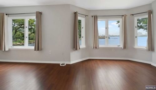 204 Nelson Ct, Edgewater NJ  07020-1631 exterior