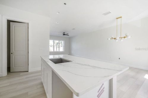 4913 Nebraska Ave, Tampa, FL 33603-4050