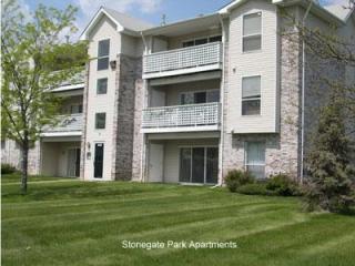 12102 Stonegate Dr, Omaha NE  68164-4255 exterior