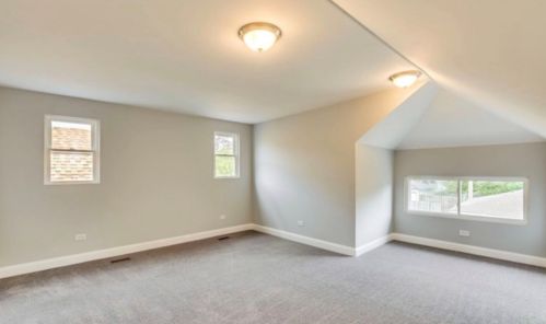 7615 Michigan Ave, Chicago IL 60619-7227 exterior