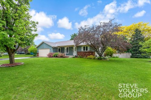 7385 Sunview Dr, Grand Rapids MI 49548-7381 exterior