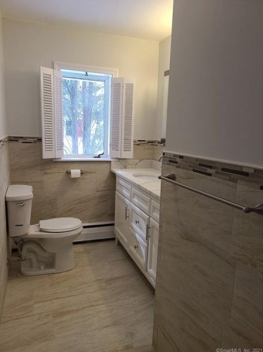 99 Elm St, North Haven CT 06473-2509 exterior