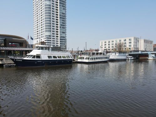 1117 Edison St, Milwaukee WI  53202-3147 exterior