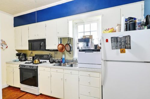 69 Arnold St, Providence RI 02906-1065 exterior