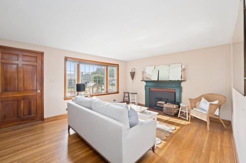 41 Halsey Rd, Woonsocket RI 02895-3837 exterior